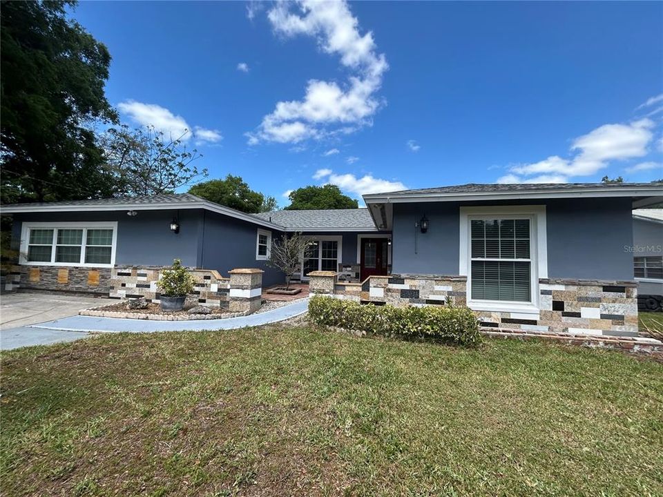 For Sale: $489,900 (4 beds, 2 baths, 2410 Square Feet)