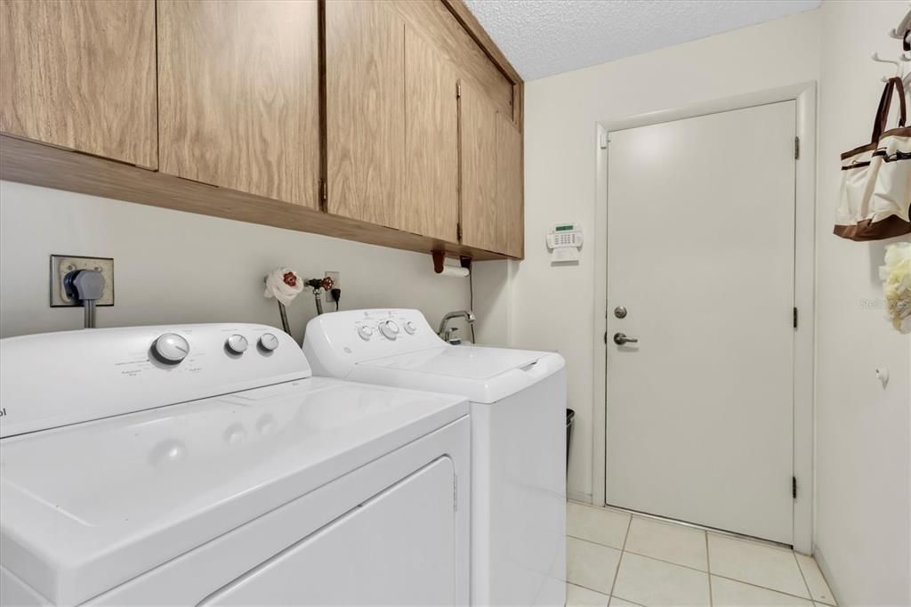 Active With Contract: $239,900 (2 beds, 2 baths, 1422 Square Feet)