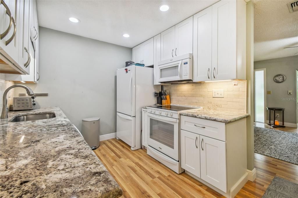 For Sale: $275,000 (2 beds, 2 baths, 1000 Square Feet)