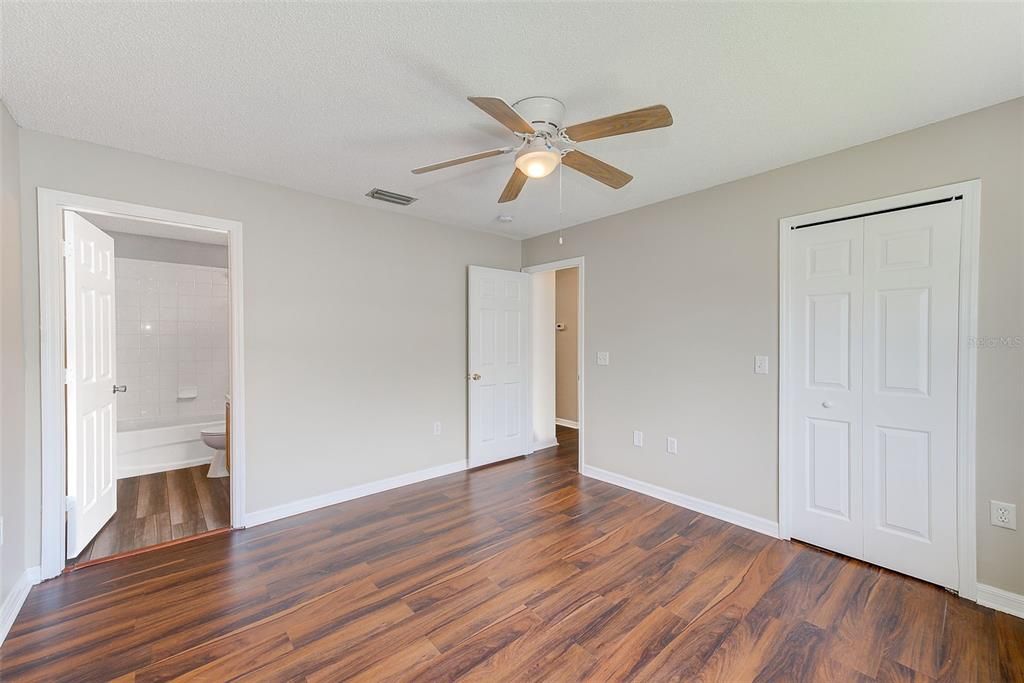 For Sale: $229,900 (3 beds, 2 baths, 1364 Square Feet)