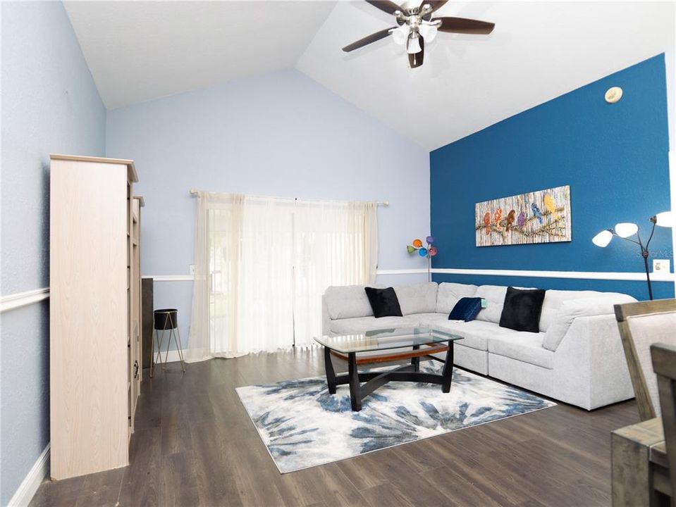 Active With Contract: $320,000 (2 beds, 2 baths, 1159 Square Feet)
