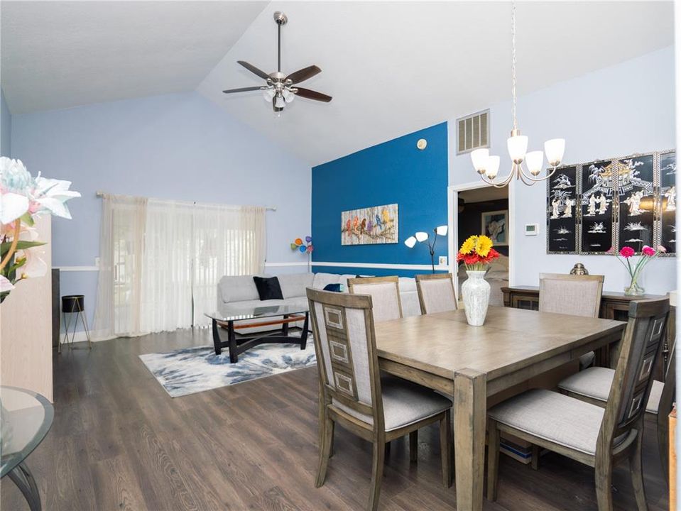 Active With Contract: $320,000 (2 beds, 2 baths, 1159 Square Feet)