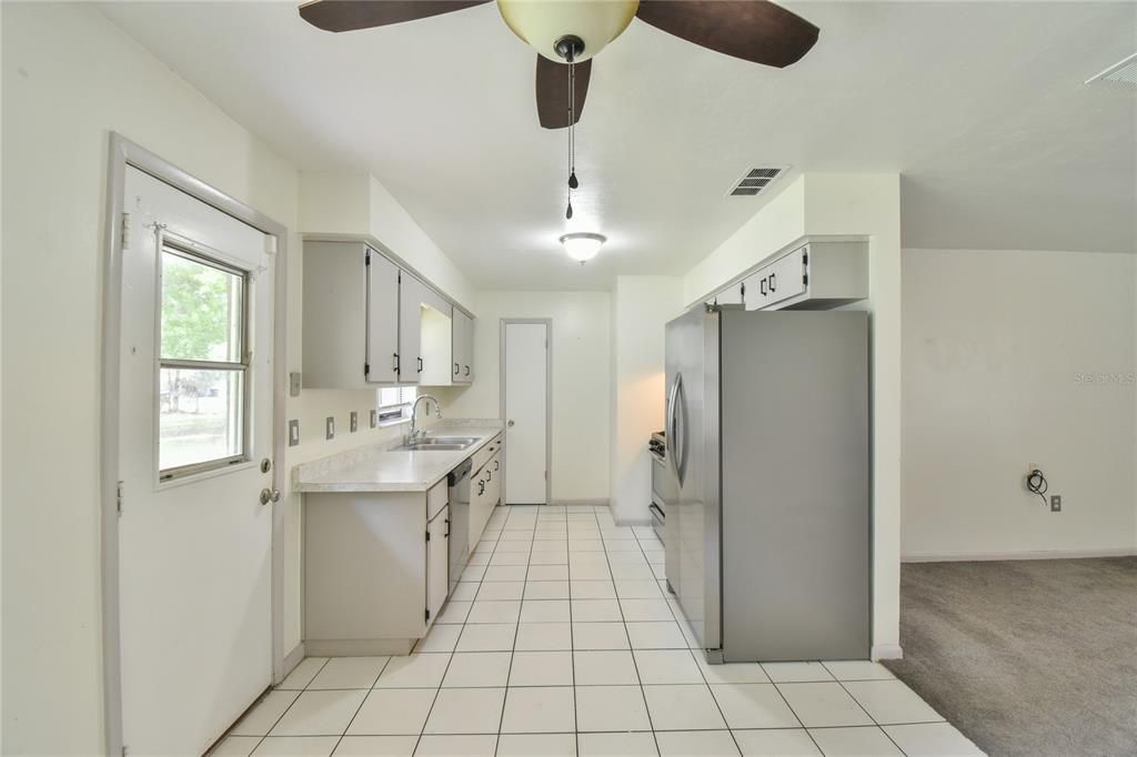 For Sale: $249,900 (3 beds, 1 baths, 1056 Square Feet)