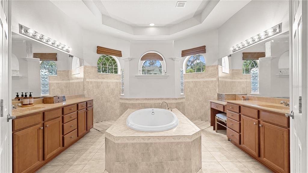 最近售出: $625,000 (3 贝兹, 3 浴室, 2833 平方英尺)