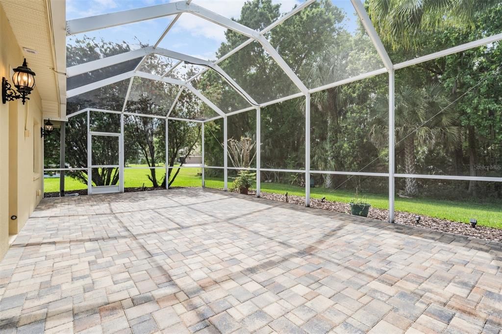 HUGE screened in patio area - WOW!