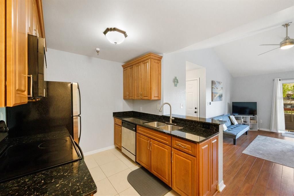 Recently Sold: $171,500 (1 beds, 1 baths, 742 Square Feet)