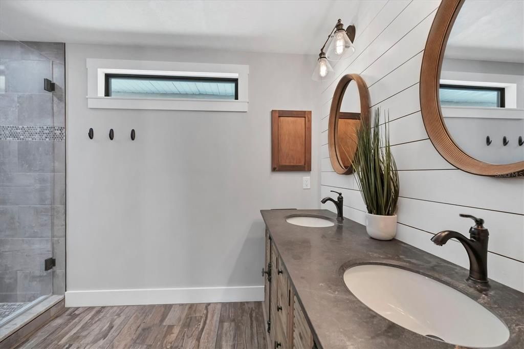 Active With Contract: $999,900 (4 beds, 2 baths, 2564 Square Feet)