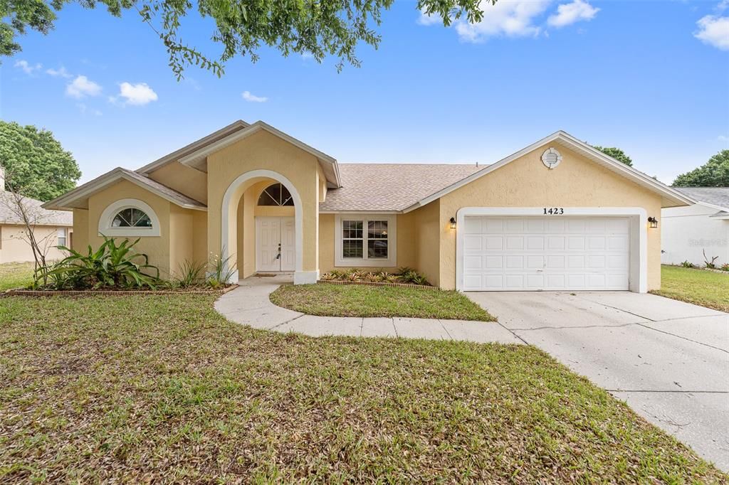 Active With Contract: $449,900 (3 beds, 2 baths, 1732 Square Feet)