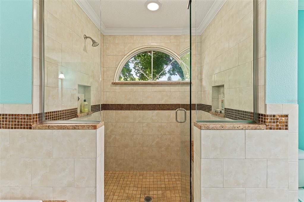 合同活跃: $449,900 (3 贝兹, 2 浴室, 1732 平方英尺)