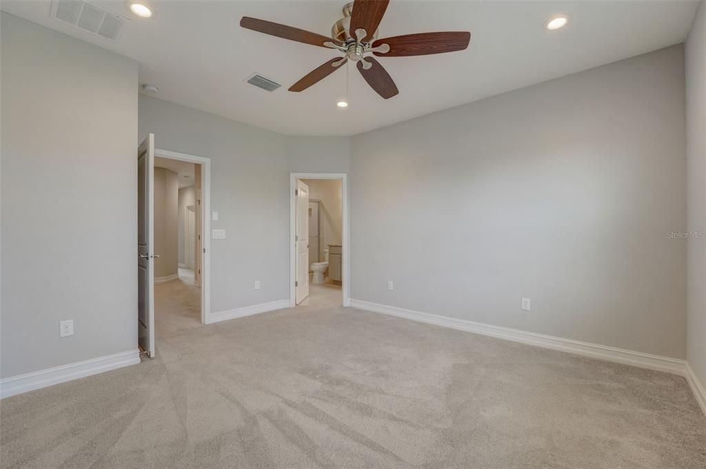 Active With Contract: $379,900 (3 beds, 2 baths, 1632 Square Feet)