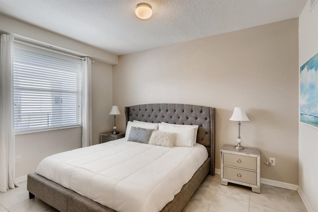 For Sale: $359,000 (2 beds, 2 baths, 1196 Square Feet)