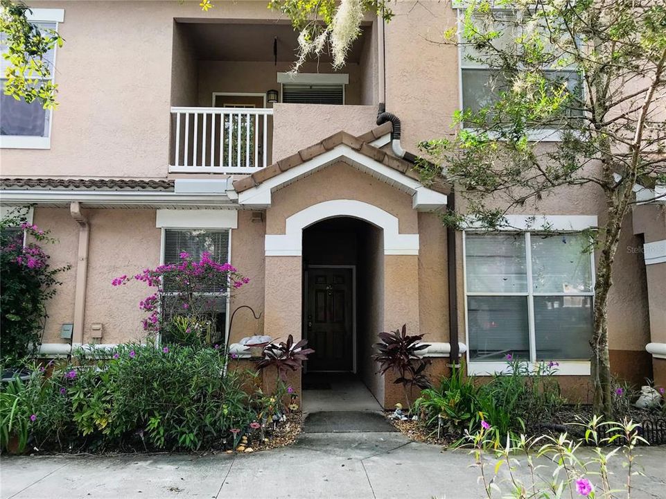 Recently Rented: $1,380 (1 beds, 1 baths, 951 Square Feet)
