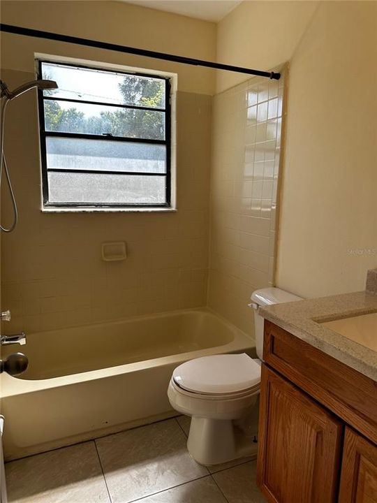 Active With Contract: $1,600 (2 beds, 1 baths, 975 Square Feet)