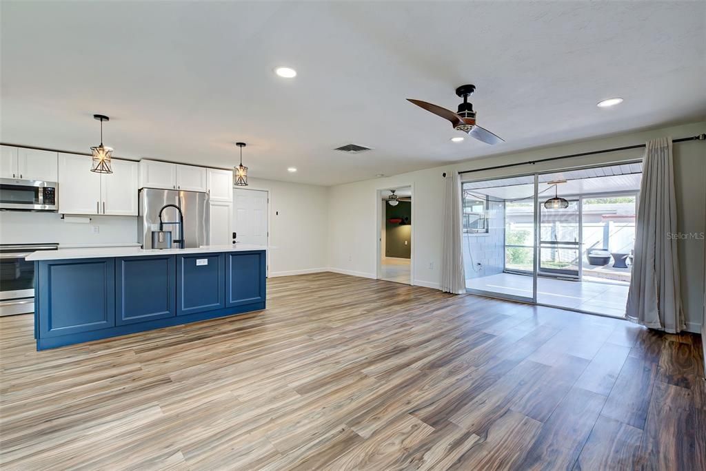 Active With Contract: $429,900 (3 beds, 2 baths, 1278 Square Feet)