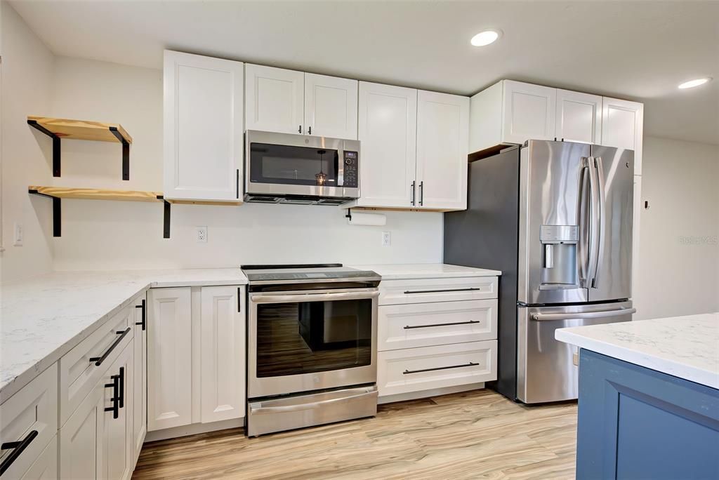 Active With Contract: $429,900 (3 beds, 2 baths, 1278 Square Feet)