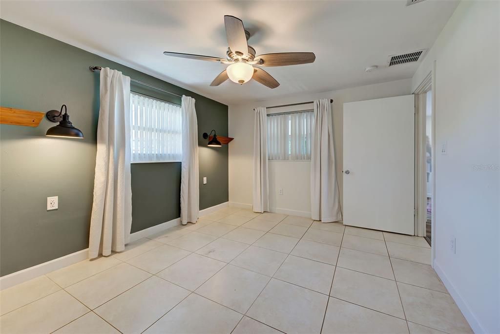 Active With Contract: $429,900 (3 beds, 2 baths, 1278 Square Feet)