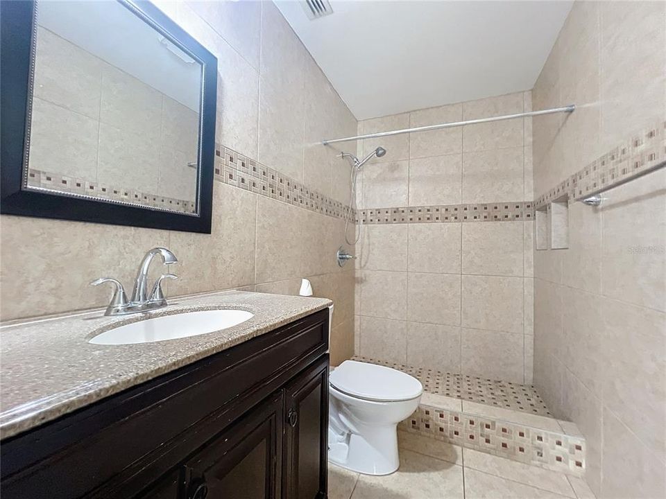 最近售出: $360,000 (0 贝兹, 0 浴室, 1560 平方英尺)