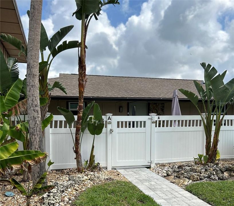 For Sale: $350,000 (2 beds, 2 baths, 1200 Square Feet)