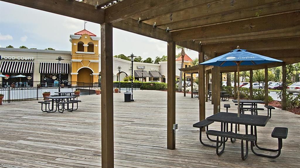 Под контрактом: $144,900 (2 спален, 2 ванн, 1060 Квадратных фут)