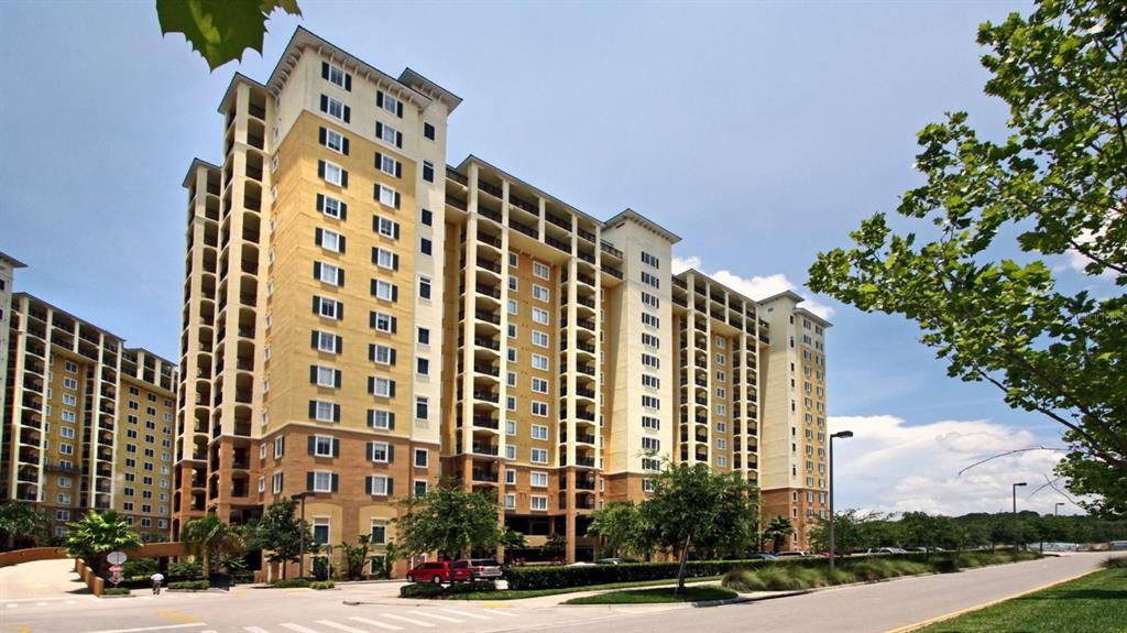 Под контрактом: $144,900 (2 спален, 2 ванн, 1060 Квадратных фут)