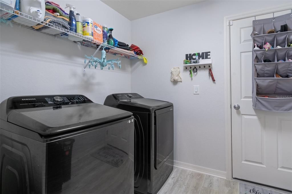 Active With Contract: $335,000 (3 beds, 2 baths, 1542 Square Feet)