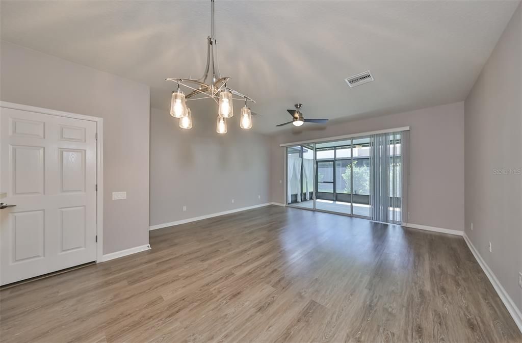 Active With Contract: $285,000 (3 beds, 2 baths, 1622 Square Feet)