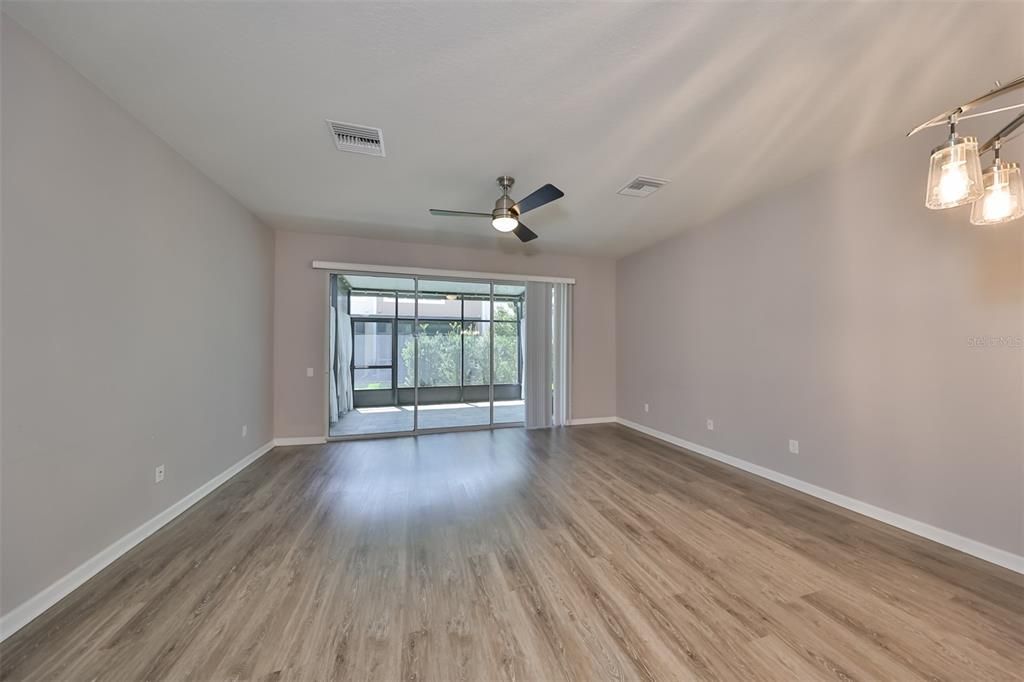 Active With Contract: $285,000 (3 beds, 2 baths, 1622 Square Feet)