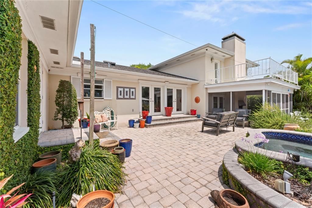 Active With Contract: $2,750,000 (3 beds, 3 baths, 3436 Square Feet)