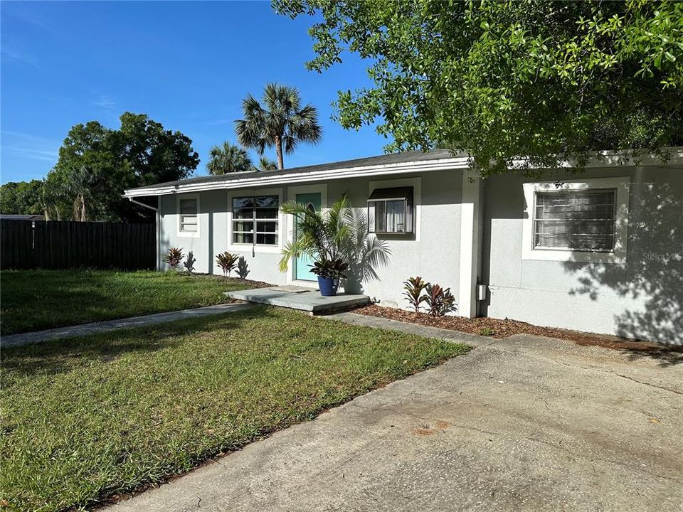 For Sale: $299,900 (3 beds, 2 baths, 1255 Square Feet)