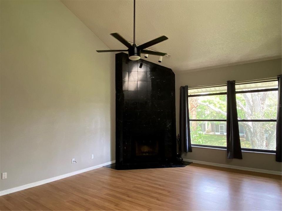 CORNER LIVING ROOM FIREPLACE