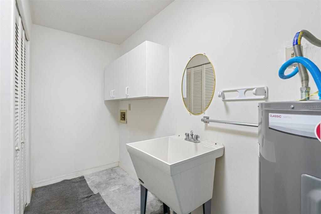 Active With Contract: $259,900 (2 beds, 2 baths, 1403 Square Feet)