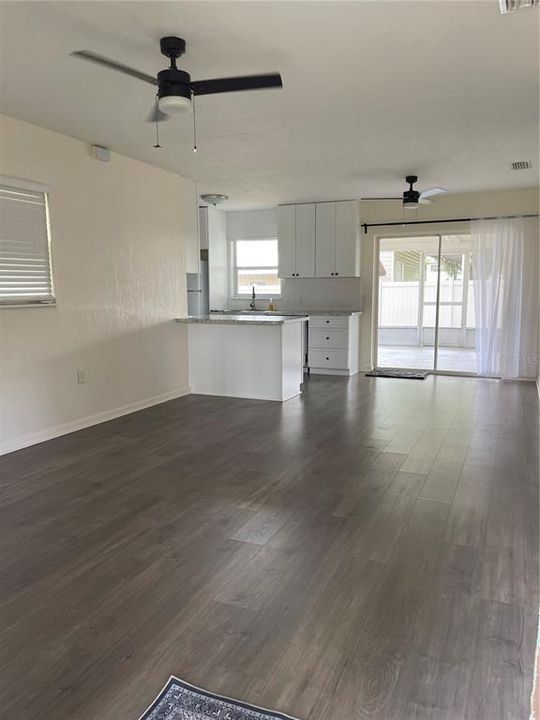 Recently Sold: $199,900 (2 beds, 1 baths, 900 Square Feet)