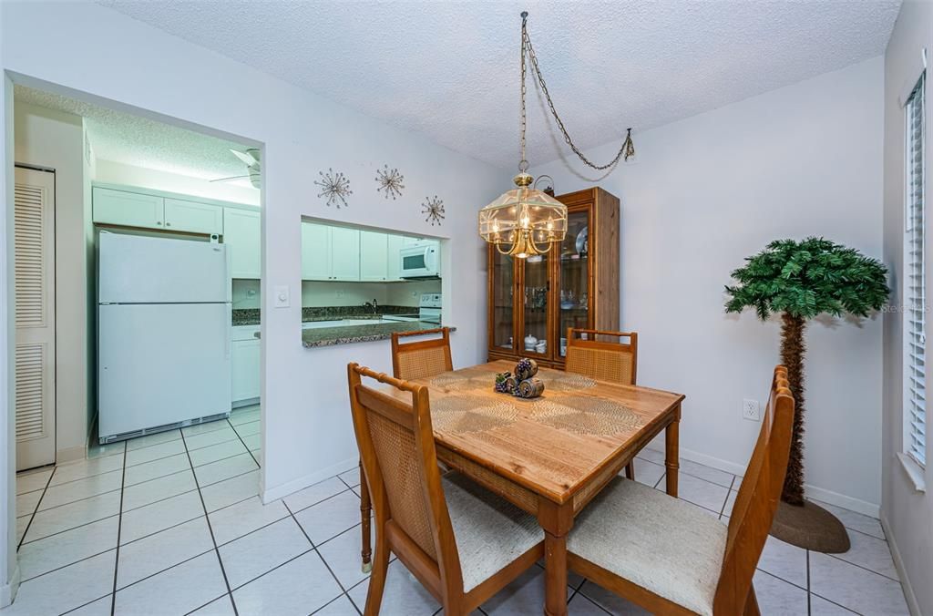 For Sale: $219,900 (2 beds, 2 baths, 1104 Square Feet)
