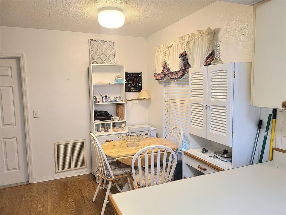 Recently Sold: $210,000 (2 beds, 2 baths, 1224 Square Feet)