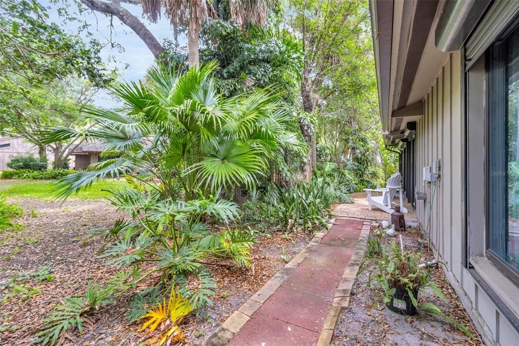 Recently Sold: $444,000 (2 beds, 2 baths, 1946 Square Feet)