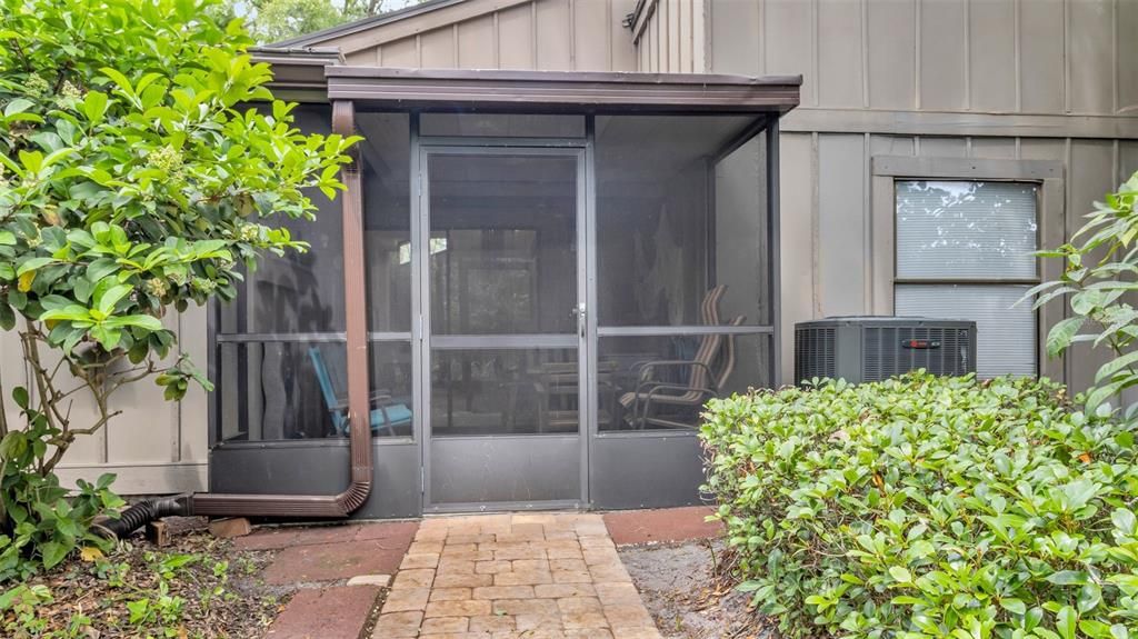 Recently Sold: $444,000 (2 beds, 2 baths, 1946 Square Feet)