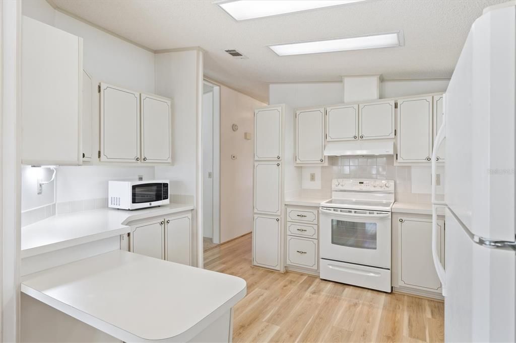 For Sale: $224,900 (2 beds, 2 baths, 1144 Square Feet)