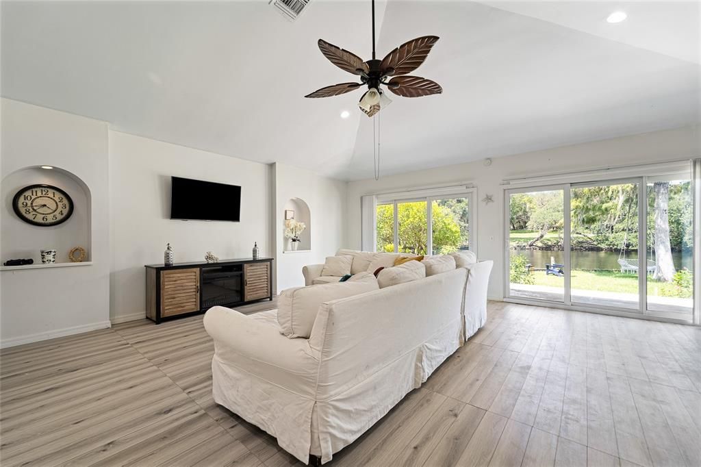Active With Contract: $715,000 (2 beds, 2 baths, 1521 Square Feet)