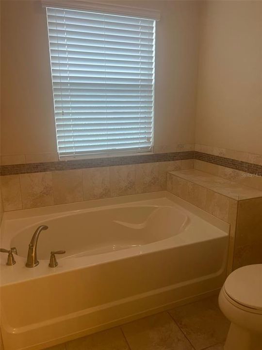 Active With Contract: $2,400 (3 beds, 2 baths, 1804 Square Feet)