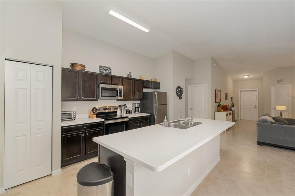 For Sale: $344,900 (4 beds, 2 baths, 1821 Square Feet)