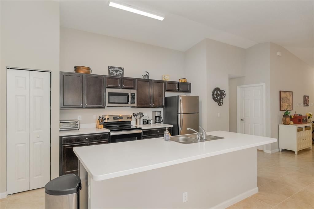 For Sale: $344,900 (4 beds, 2 baths, 1821 Square Feet)