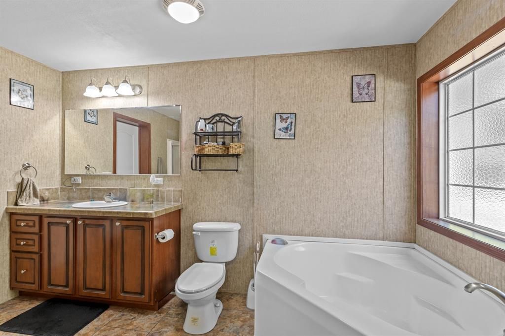 For Sale: $259,900 (3 beds, 2 baths, 1404 Square Feet)