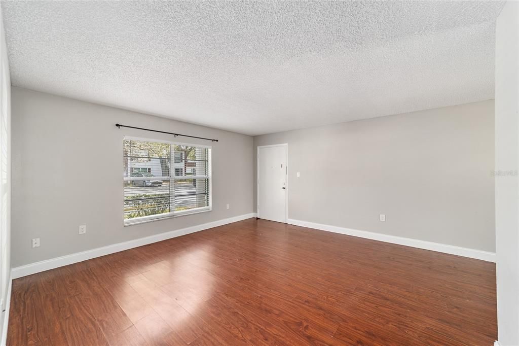 Recently Sold: $126,000 (2 beds, 1 baths, 891 Square Feet)