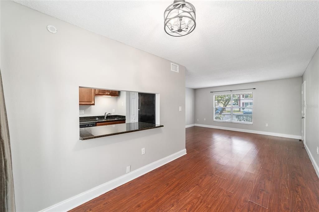 Recently Sold: $126,000 (2 beds, 1 baths, 891 Square Feet)