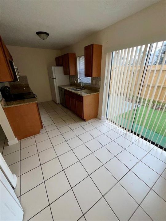 For Sale: $208,000 (2 beds, 1 baths, 1032 Square Feet)