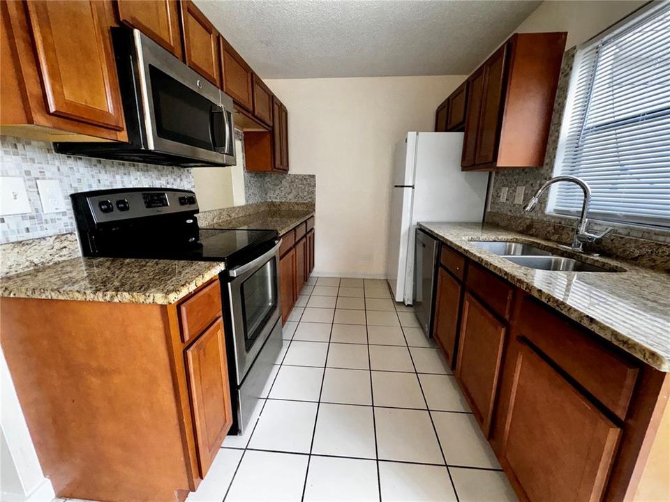 For Sale: $208,000 (2 beds, 1 baths, 1032 Square Feet)