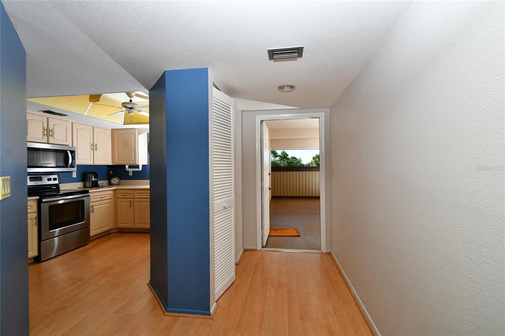 For Sale: $240,000 (2 beds, 2 baths, 1347 Square Feet)