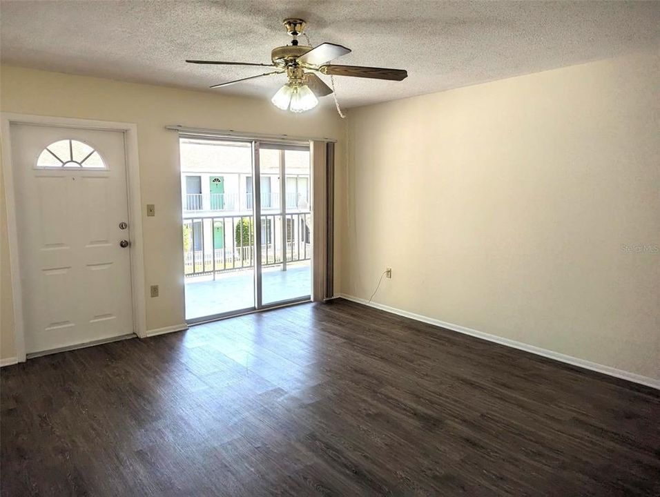 Recently Rented: $1,475 (2 beds, 1 baths, 783 Square Feet)