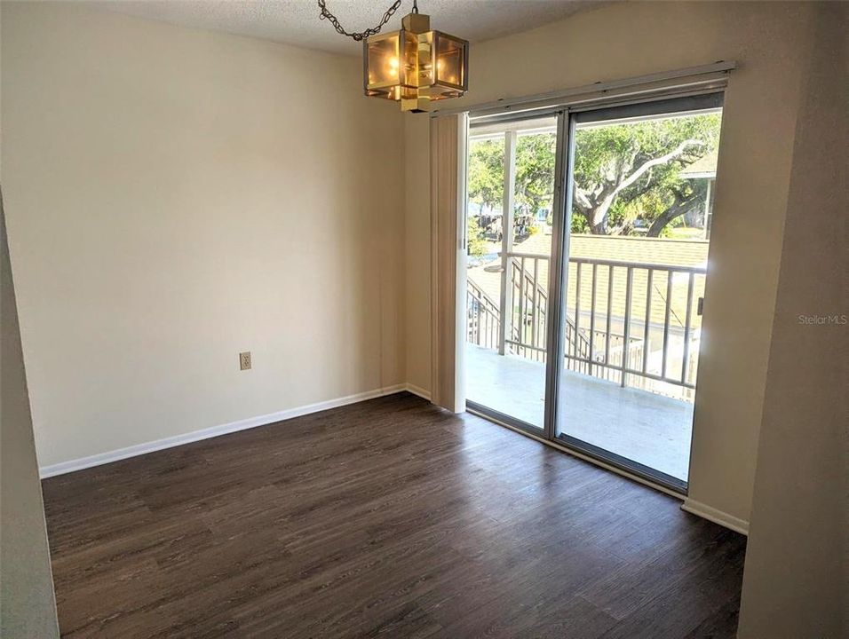 Recently Rented: $1,475 (2 beds, 1 baths, 783 Square Feet)