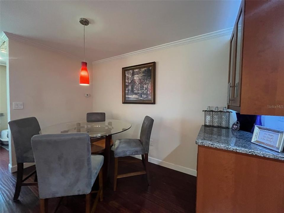 Active With Contract: $115,000 (1 beds, 1 baths, 880 Square Feet)